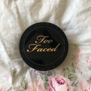 Too faced foundation powder